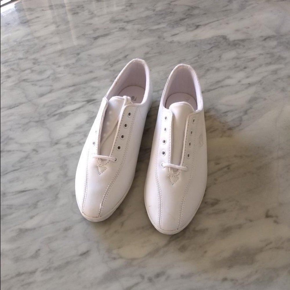 [LIKE 🆕] LA Gear: Lifestyle Women’s Classic shoes